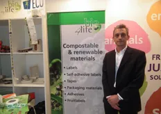 Arjan Klapwijk van Bio4Life BV. Hij produceert onder meer het composteerbare fruitlabel dat Eosta gebruikt.