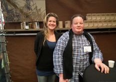 Gespot in de stand van BLEND-IN: Pleunie Baarveld en David Reitsema van De Zaai-Ster.