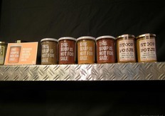 Nieuw: twee stoofpotjes en voor het goede doel 'This soup is not for sale' (tegen slavernij).