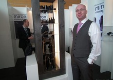 Het glas van Miron Violetglass laat geen zichtbaar licht door.