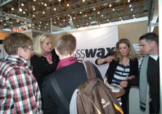 Masswax was een Nederlandse nieuwkomer op de Vivaness 2013. Marisca en Marenka konden de bezoekers alles vertellen over de diverse varianten massagewax en balsems.