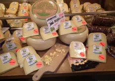 De jong belegen kaas van Warmonderhof is weer verkrijgbaar bij De Groene Winkel.