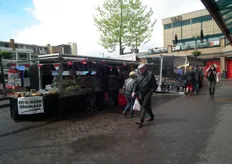 De binnenstad van Roosendaal is sinds donderdag 23 mei een biologische markt rijker.