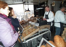 De bakkers konden meteen na de opening volop aan de slag.