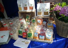 Een deel van het productaanbod in de kraam van Puur & Vitaal.