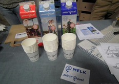 Kleine bekertjes om de bezoekers een goede indruk te geven van de smaak van de Zuiver Zuivel-producten.