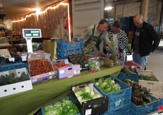 Henk verkocht volop biologische groenten.