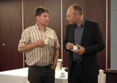 Biologische aardappelteler Carel Bouma in gesprek met Peter Lamet, directeur van BD-Totaal.