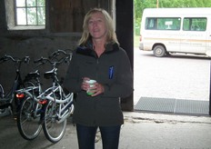 Helma Braat, de communicatiemedewerker/boswachter, gaf eerst wat voorlichting over het eiland.