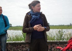 Sigrun, de ontwerpster van het Speelnatuur-terrein, vertelde kort meer over de ontwikkeling van de 'natuurspeeltuin'.