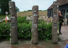 Hier kunnen de kinderen na het spelen even douchen.