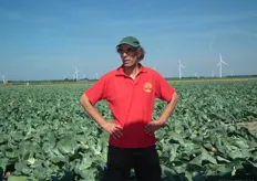Ruud Hendriks, docent bodemvruchtbaarheid aan Warmonderhof, nam een groepje mee het veld in voor zijn Veldworkshop 'Van grond tot mond'.