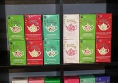 "Deze thee is in Nederland al verkrijgbaar bij de Jumbo en C1000. De thee klopt aan alle kanten, zo is de thee Fairtrade en UTZ-gecertificeerd."