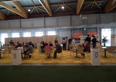 Op het horecaplein achterin de hal konden bezoekers ook even bijpraten.