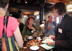 "Ook BioForum Vlaanderen was van de partij. Met het groene vest: Martine Van Schoorisse. "Dit congres is een ideale gelegenheid om weer meer over de huidige stand van zaken op de Nederlandse bio-markt te weten te komen."