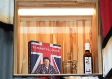 Jamie Oliver was zelf niet aanwezig, maar zijn boeken staan door het hele pand verspreid.