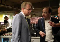 Wethouder Leendert de Lange (links) in gesprek met Mathijs Vermeulen.