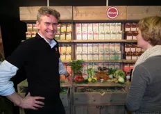 Frank Janssen van De Eng B.V. is zichtbaar trots op de nieuwe groentetheeën van Numi.