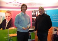 "Jan Willem de Groot en Joop Goosens van het Vakcentrum Natuurvoeding & Reform. "We willen de komende tijd meer winkeliers gaan bereiken. Daarom zijn we ook op deze vakbeurs van de partij", vertelt Joop."