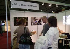 Rodney, één van de Chocolate Makers, maakt verse chocolade met biologische cacaobonen van bijzondere kwaliteit.