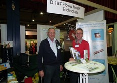 "Geloof het of niet: Hans van Santen en Hans van Santen van Floww Health Technology. "Bij een biologische kippen- en koeienboer hebben we al heel goede resultaten geboekt. Zo zijn de kippen dankzij onze technologie een stuk rustiger geworden", aldus Hans."