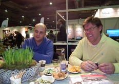 't Hof Welgelegen uit Middelburg kwam ook even op bezoek in de stand van Biojournaal. Rechts Ard van de Kreeke.