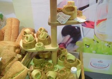 In de stand van BD-Totaal waren ook de broden van Carl Siegert te vinden. Deze bio-bakker presenteerde op de Horecava de Brostei. Dit zijn nieuwe biologische 'broodbakjes' met ongekende vul- en combinatiemogelijkheden.