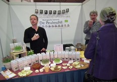 "Erik van der Velde en Adrie Klaassen van biologische kiemerij De Peuleschil. Erik: "Binnenkort zullen er wat nieuwe kiemzaden aan ons assortiment toegevoegd worden."