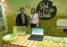 "Joost Hartog en Kim Wheeler presenteerden het project 'Red de rijke Weide' op de BioVak. Iedereen was welkom om de petitie te komen ondertekenen. Joost: "Er zijn al heel veel boeren langsgekomen en de petitie is al door velen ondertekend."