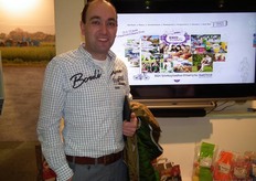 "Mathijs Vermeulen op bezoek bij Udea. Hij opende 14 november EkoPlaza Wassenaar. "We zijn heel tevreden, we hebben echt een knallende start gemaakt."