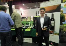 Jose Belgerette met de Argentijnse biologische wijnen van Solandes Wines.