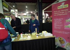 Henk van Hooff vertelt over panir van De Heilige Koe. De vleesvervanger is nu ook in een schapenmelk-variant verkrijgbaar.