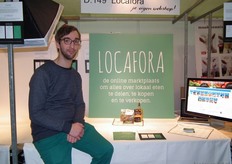 "Jan Belon van Locafora. Bedrijven kunnen hun eigen webshop beginnen op dit platform. Hij had voor de beurs een speciale actie: 3 maanden gratis gebruik maken van een webshop+een fotoshoot van 5 producten. "Ik heb al heel veel enthousiaste reacties gekregen en ik hoop dat we ons platform na deze beurs dus verder uit kunnen gaan bouwen."