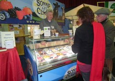 Sonneclaer was weer op het vaste stekje te vinden. Veel bezoekers namen de tijd om even te proeven van hun Sonneclaer-ijs.