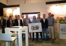 BioVak-teamfoto bij Udea, met: Roy vd Breevaart, Geertje Claassen, Sven Henze, Hans van Mierlo, Dennis vd Berk, Geert-Jan Smits, Marcha Toonen, Steven Ijzerman, Danny Schüttler, Ivo van Reij, Erik-Jan van den Brink, Erik Does (rechts aan tafel).