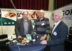 Arno van Gorp, George vd Wert en Ronald Paardekooper bij Van Gorp Biologische Voeders.
