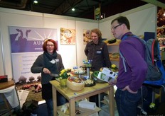 Kaasmakerij Aurora: Esther Boekee en Tim van Dam. Esther vertelde dat de in december geopende webshop goed loopt.