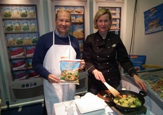 Lazaro Campuzano en Cristiani presenteerden de Hollandse aardappelschotel van Demeter Felderzeugnisse. Dit bedrijf werkt voor de productie van diepgevroren producten samen met boerenorganisaties uit zowel Duitsland als Nederland.