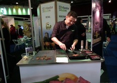 "De bezoekers mochten uiteraard proeven van het Limousin-vlees. "De reacties zijn overweldigend", aldus Albert."