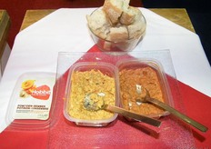 De nieuwe spreads van De Hobbit: pompoen-gember en Muhammara met rode paprika's, tofu en walnoten.