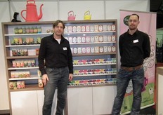 Ronald Bakker en Rob Swensen van Organic Flavour Company met de nieuwe Natural Temptation-theelijn.