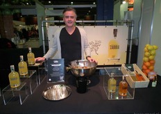 Bartel van Willigenburg van Di Zabbia maakte zijn debuut op de BioVak en liet veel bezoekers proeven van de biologische Limoncello en Orangecello.