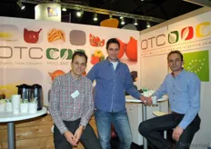 Siem van der Valk (Bioworld), Rudie Ensing (OTC) en Jan David Meuleman (Biobrass) op de stand bij OTC.