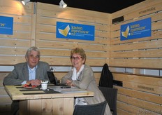 Tineke Douwes met haar man van Kistenmevrouw.nl