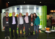 De Griekse associatie van producenten van biologisch AGF met hun vriend Peter Abma.