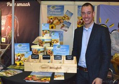 Roy Smallegoor bij de biologische productenlijn van Remia