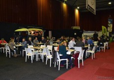 Het horecaplein achterin de beurshal