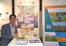 Aneas Hodselmans poseert even in de stand van ETC. Het ETC-team werkt verder aan de uitbouw en verduurzaming van de kringlooplandbouw