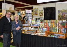 Joop en Hilde Kolt van Kolt & Co bij hun biologische thee en keukenkruiden