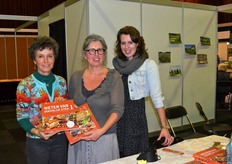 Auteur Rineke Dijkinga, Harmien Haan en Elise Haan. Rineke is de auteur van het boek 'Weten van (H)eerlijk eten deel 1&2. Ze gaat vooral in op het bewust maken biologisch eten voor je eigen gezondheid